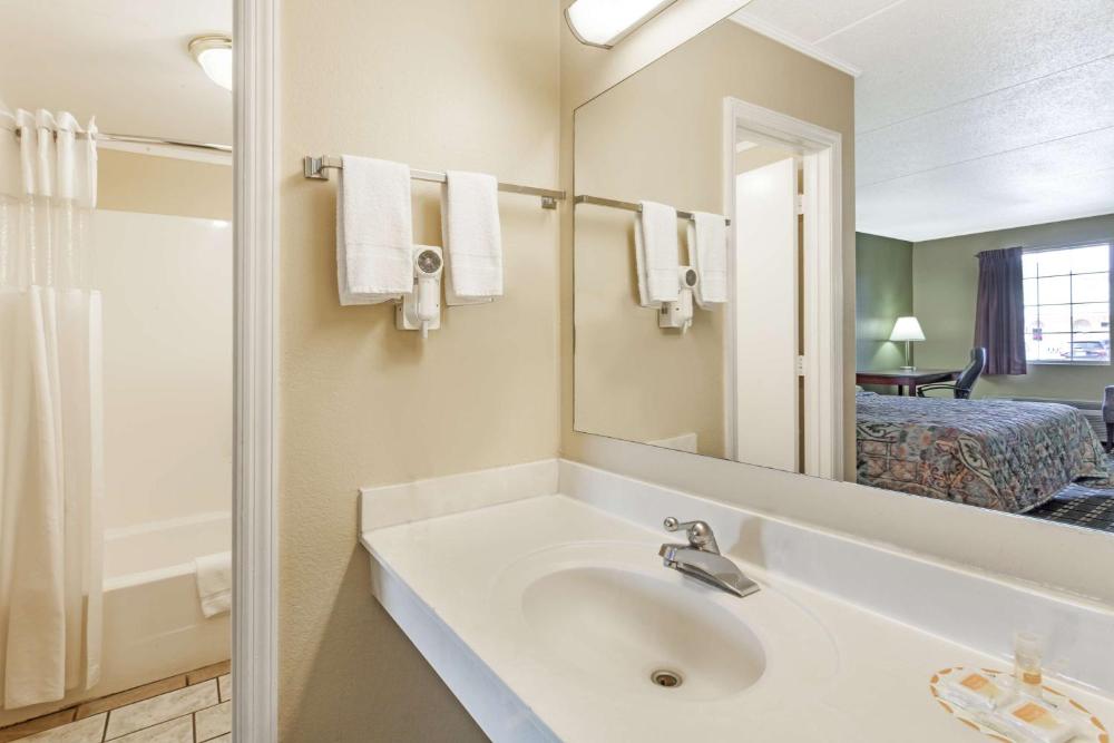 King Room - Disability Access/Non-Smoking interior